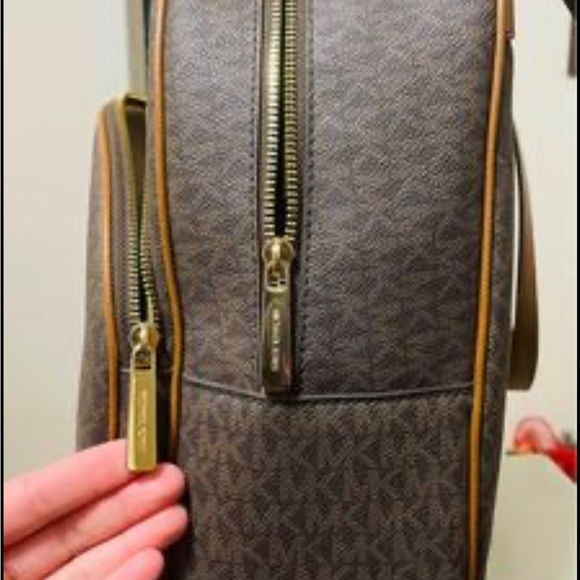 Michael Kors backpack and long wallet - Picture 3 of 6